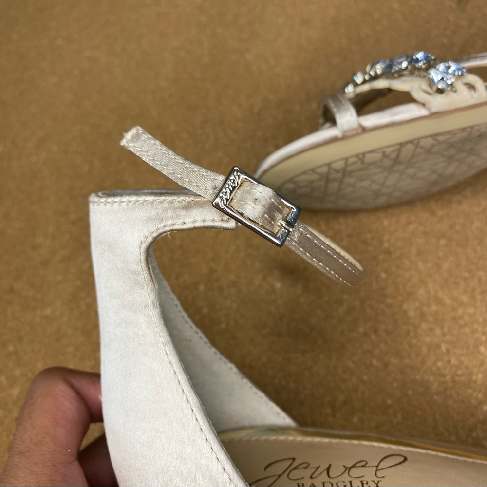 Jewel Badgley Mischka Cream Heels with Crystal Embellishments - Picture 5 of 13